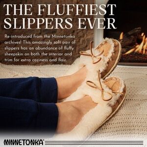 Minnetonka Women’s Sheepskin Slippers in Chestnut and Cream